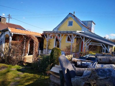 Charmantes, renovierungsbedürftiges  Haus mit 2,5 Zimmern in Augsburg-Göggingen