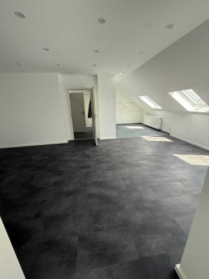 Geräumige, sanierte und offen geschnittene DG-Wohnung in Feldrandlage