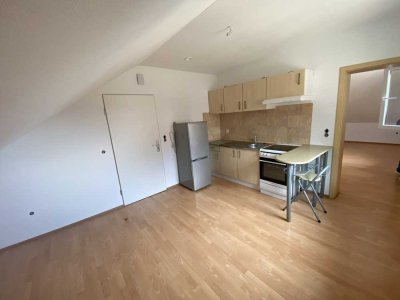 Schöne 2-Zimmer Dachgeschosswohnung - ideal für Studenten