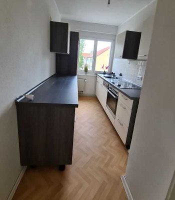 Nachmieter gesucht: helle 3 ZKB, Einbauküche und Stellplatz
