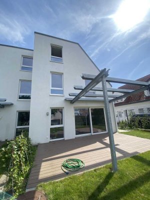 Doppelhaus, 6,5-Zimmer-Whg. mit Terrasse und Garten, Erstbezug