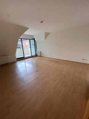Helle, schöne Maisonette Wohnung mit Balkon