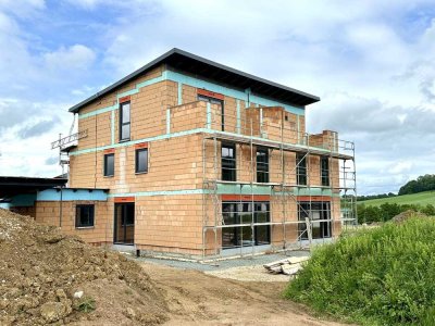 Großzügige DHH mit PV-Anlage, Einbauküche, 2 Bädern, großem Grundstück und Fernblick!