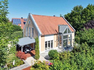 Italienischer Charme in Bayern: Wohntraum mit Pool und Gartenparadies!
