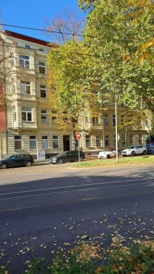 traumhafte Altbauwohnung, frisch saniert mit EBK