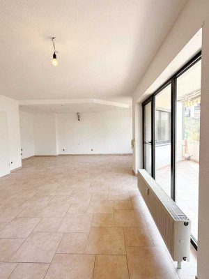 Modernisierte 4ZKB-Maisonette Wohnung mit zwei Balkonen! Zentral und bezugsbereit!