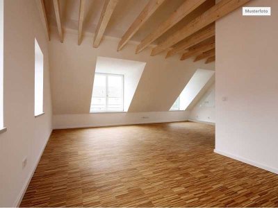 Provisionsfrei Dachgeschosswohnung in 90482 Nürnberg, Freilandstr.