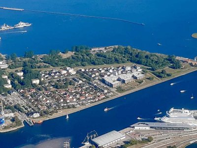 Modernes Einfamilienhaus in Warnemünde-Hohe Düne:  Wohnen an der Ostsee mit Garten, Balkon und Kamin