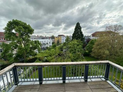 Geschmackvolle 2,5-Raum-Dachgeschosswohnung mit geh. Innenausstattung mit Balkon und EBK in Rostock
