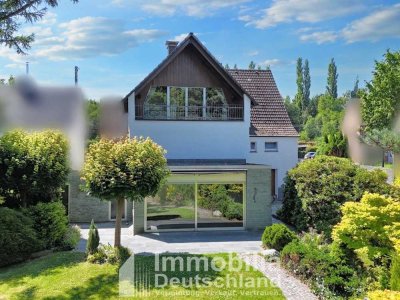 Zweifamilienhaus mit Parkgrundstück in Unna