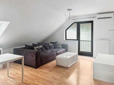 Mühlheim am Main: Lichtdurchflutete 3-Zimmer-Dachgeschosswohnung mit Einbauküche