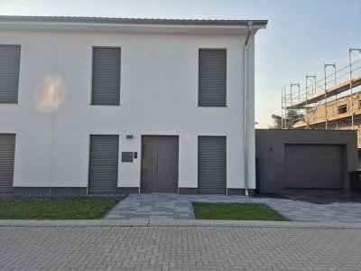 Neuwertige 5-Zimmer Doppelhaushälfte (Bj. 2023) in Sickte