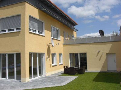 Schöne, helle 2,5-Zimmer-Wohnung mit exklusiver Dachterasse - seniorengeeignet