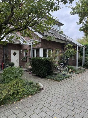 Einmalige Gelegenheit - Reihenhaus in D´dorf Niederkassel mit Garten und Carport