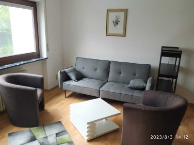 Voll möblierte 2-Zimmer-Hochparterre-Wohnung mit EBK in Frankfurt am Main