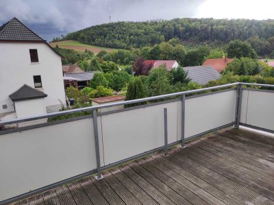 Günstige, modernisierte 3-Zimmer-Dachgeschosswohnung mit Balkon und Einbauküche in Einbeck
