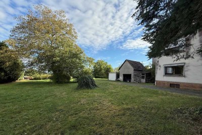Einfamilienhaus mit großem Grundstück  – sanierungsbedürftig mit Entwicklungspotenzial