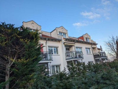 Schöne Dreizimmerwohnung mit kleinem Gartenanteil und Duplexparker