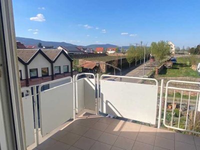 Ansprechende und modernisierte 3-Raum-DG-Wohnung mit Balkon in Kirrweiler