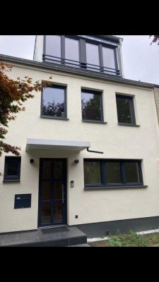 Möbliertes Designhaus mit Garten  in Köln-Widdersdorf