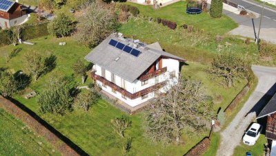 Sonnenplateau Köstenberg - Wohnhaus mit Stallgebäude und Wiesen