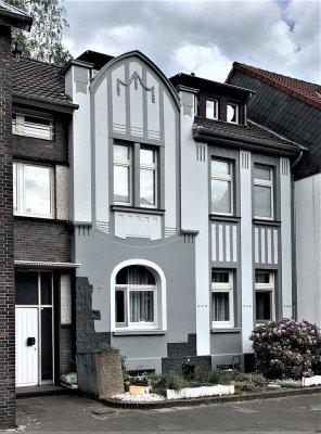 Charmante Dachwohnung in ruhiger Lage