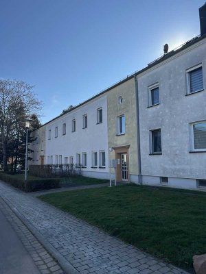Schöne und gepflegte behindertengerechte  3-Zimmer-Erdgeschosswohnung mit EBK in Neukieritzsch