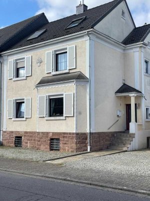 Schöne Doppelhaushälfte in begehrter Wohnlage von Fraulautern