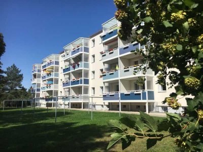 Auf Sie wartet ein großer Balkon mit Blick ins Grüne!