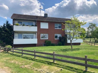 Schöne und gepflegte 4-Zimmer-Erdgeschosswohnung mit Balkon und EBK in Stade