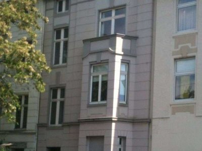 Stilvolle, geräumige und gepflegte 2-Zimmer-DG-Wohnung mit EBK in Bonn