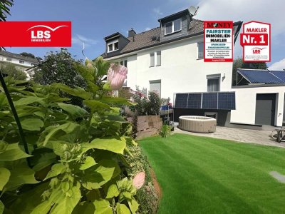 Modernes Einfamilienhaus mit liebevollem Garten, und Solarenergie