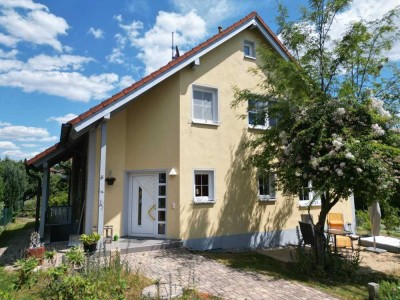 Nachhaltig wohnen: Massivhaus mit PV-Anlage, Wärmepumpe & Lüftungsanlage (Klasse A)