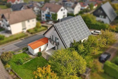 Modernisiertes, vielfältig nutzbares Wohnhaus mit drei Einheiten, PV-Anlage und großem Grundstück