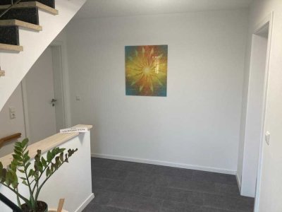 Erstbezug nach Sanierung: stilvolle 3-Zimmer-Wohnung mit Balkon in Aichach-Friedberg (Kreis)