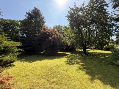 Hohenbostel-Barsinghausen: Mehrfamilienhaus mit 3 Wohnungen, Doppelgarage & grandiosem Grundstück!