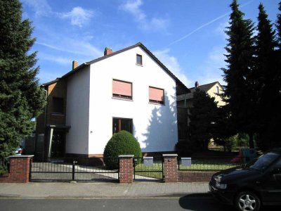 Schöne 4 ZW im EG mit Garten, Innenhof, 2 Terrassen und Garage (Haus im Haus)