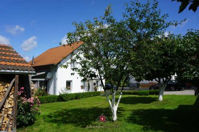 *Gem. Zachenberg* Idyllisch gelegenes EFH mit großem Grundstück in Orts- und Wiesenrandlage
