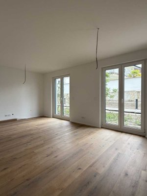 Neubau: 2-Zimmer-Wohnung mit eigenem Garten und Küche