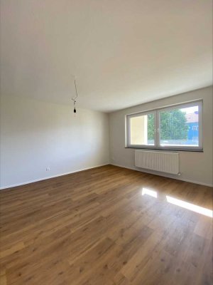 Top moderne und neu renovierte 3-Zimmer-Whg. mit EBK und großem Balkon