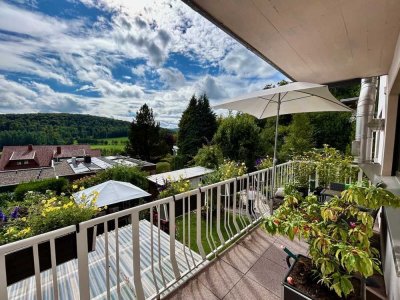 Zwei exklusive Eigentumswohnungen guter Lage 
wohnen wie im eigenen Haus mit Garten, Waldblick 
un