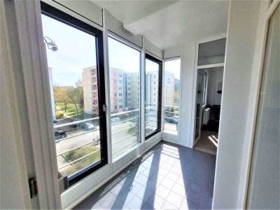 Sonnige 2 - Zimmerwohnung in zentraler Lage - Loggia - Lift - EBK -