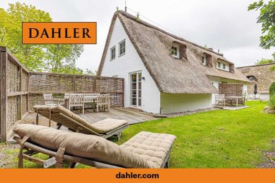 Kleines Format, großer Stil | Reetdach-Endhaus mit Klasse im schönen Dorf
