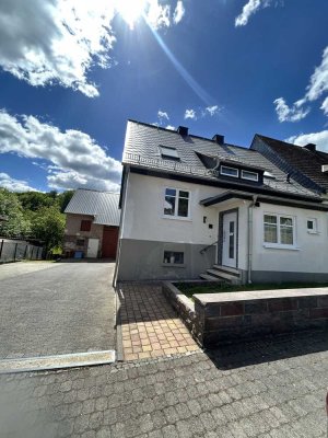 Saniertes Haus mit vier Zimmern und Einbauküche in Siegbach