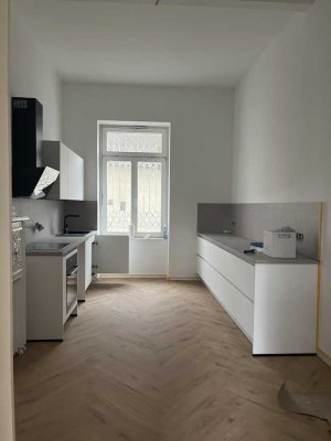 Stilvoll, kernsanierte Altbauwohnung / alternativ Gewerbefläche – mit hochwertiger Küche