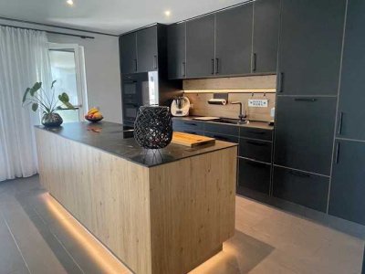 Exclusive, neuwertige 4.5 Zimmer Wohnung mit Balkon und EBK in Salem (Neue Mitte/Schlosssee))