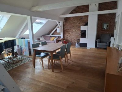 Moderne, neuwertige Wohnung - 4 Zimmer, 2 Bäder im kompletten Dachgeschoss mit Balkon