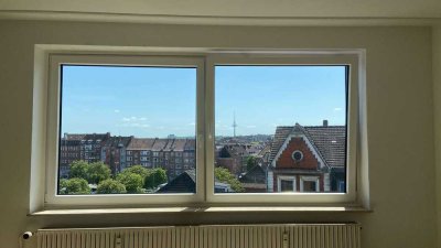 zentrale Wohnung mit Loftcharakter und Blick über Kiel