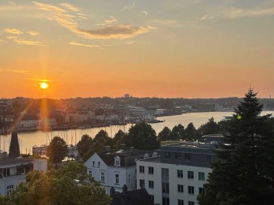 Sonnige Traumwohnung mit Blick über Förde und Hafen