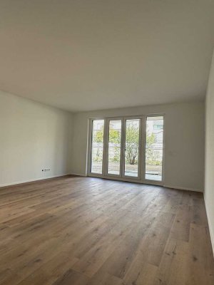 Neubau: 4-Zimmer-Wohnung mit eigenem Garten und Küche